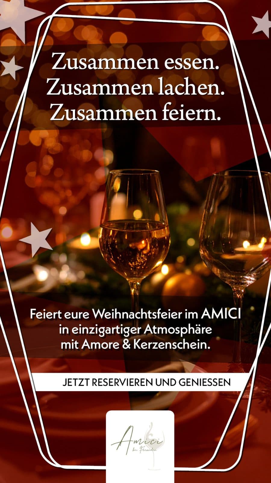 Weihnachtsfeier im Amici — gedeckter Tisch mit Weingläsern, Kerzen und Lichterglanz. Zusammen essen. Zusammen lachen. Zusammen feiern.